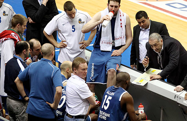 向于通过租 向于通过租